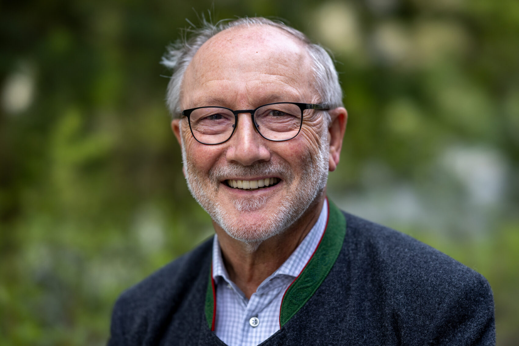 P. Karl Kern SJ im Garten des Berchmanskollegs